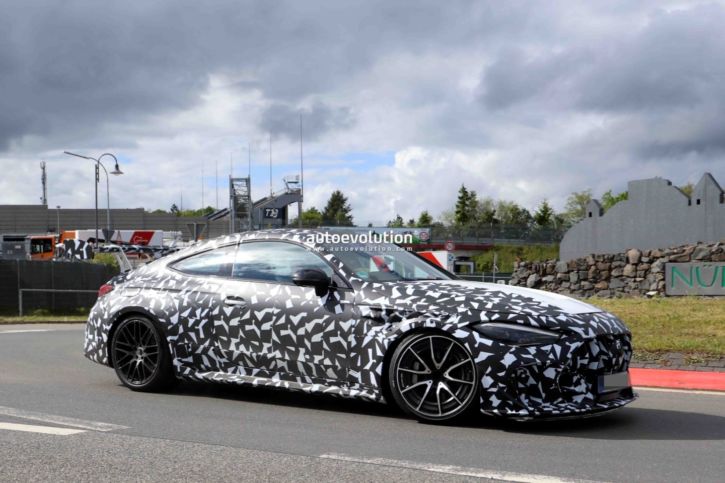 全球限 30 辆：奔驰 AMG CLE 63 Mythos 路测图曝光