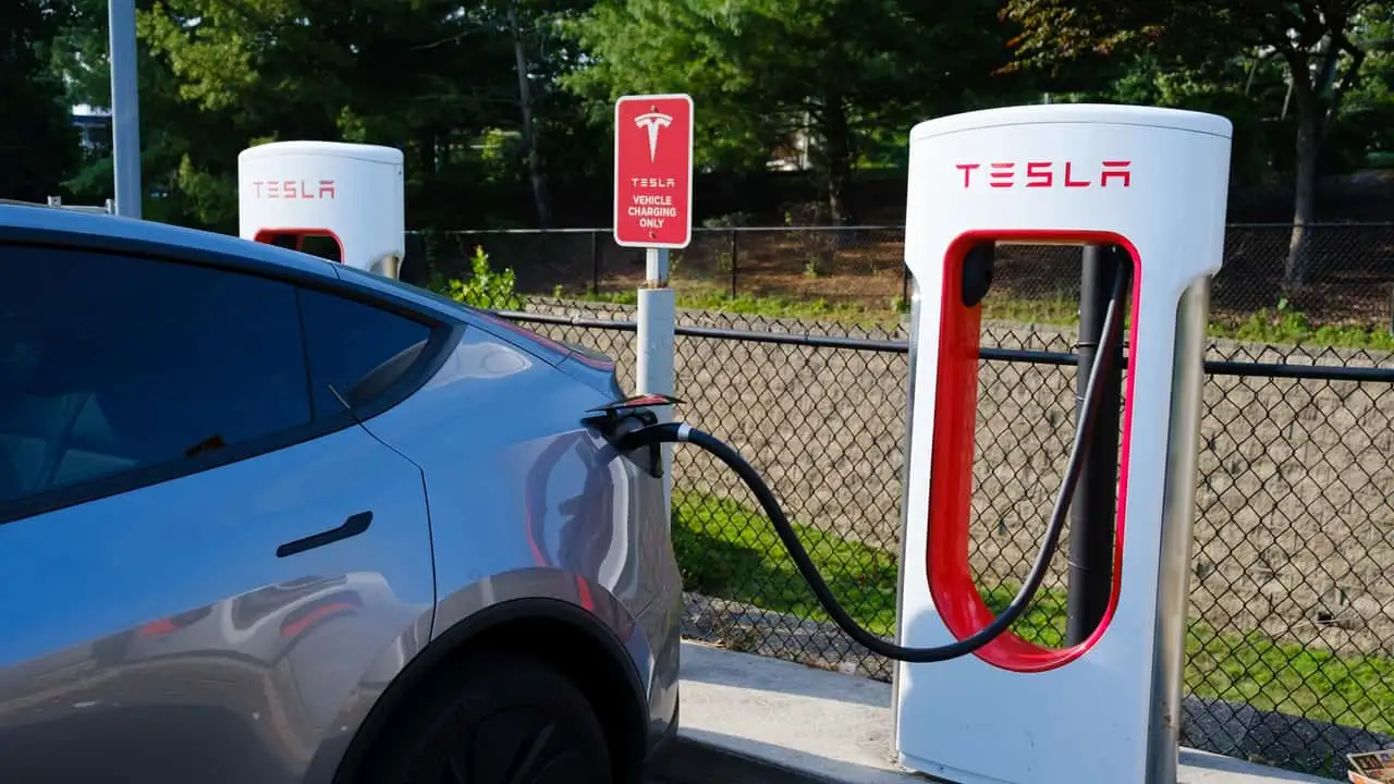 半年行驶 2.5 万公里、快充过半，特斯拉 Model Y 电池容量仍保留 99%引发关注